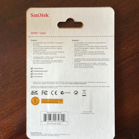 SanDisk 8GB SDHC Flash Memory Card BRAND NEW SEALED - Picture 2 of 2